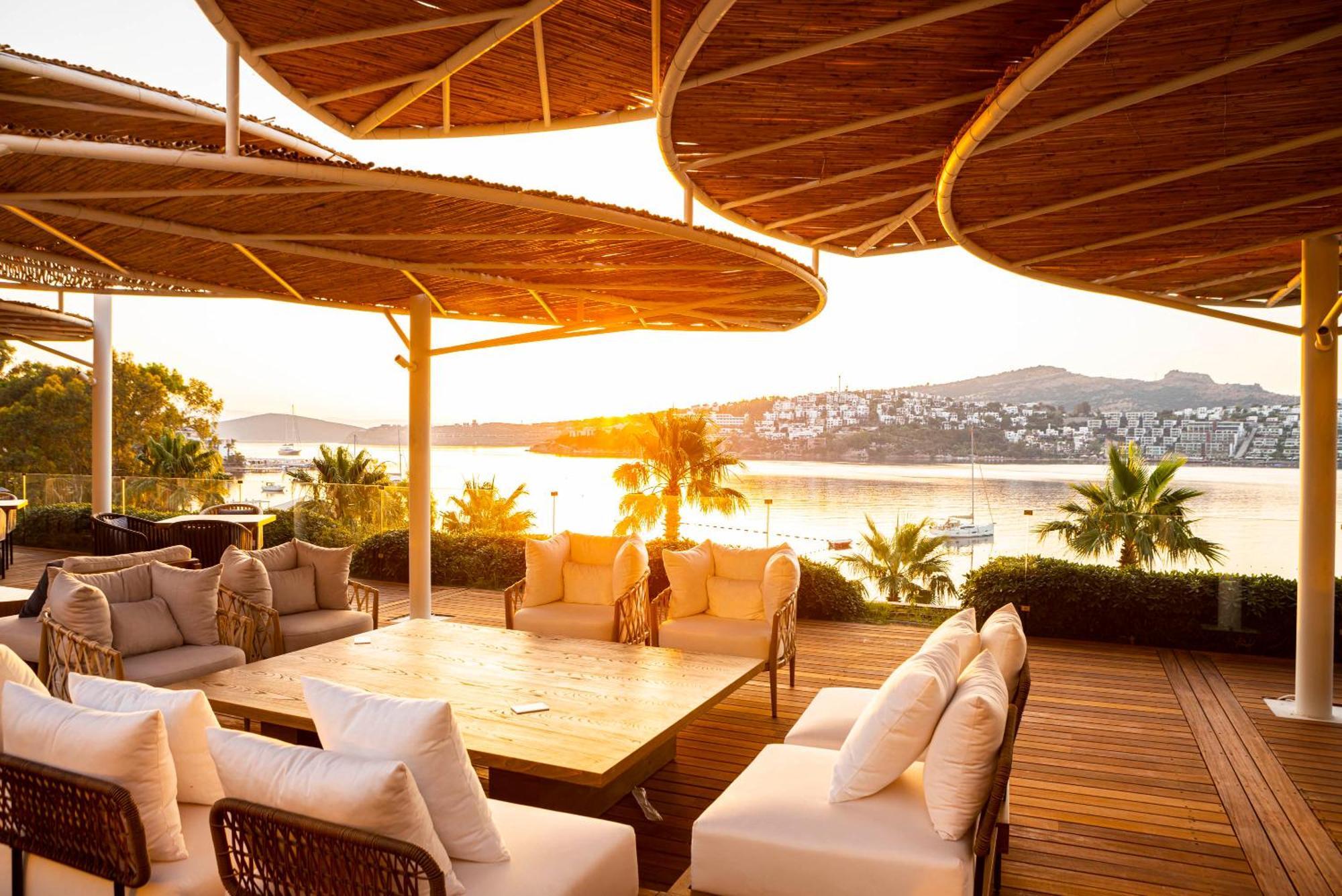 Cape Bodrum Luxury Hotel & Beach Gündoğan Exterior foto The Deck