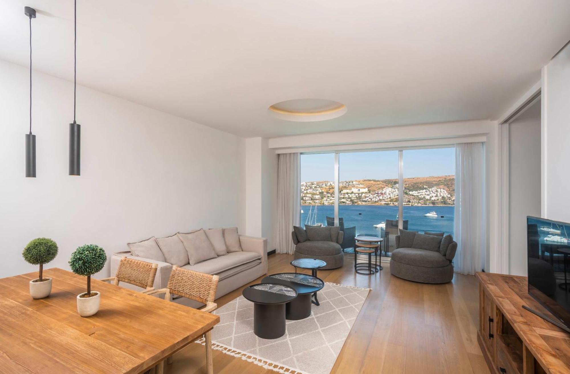Cape Bodrum Luxury Hotel & Beach Gündoğan Exterior foto A living room in a typical apartment