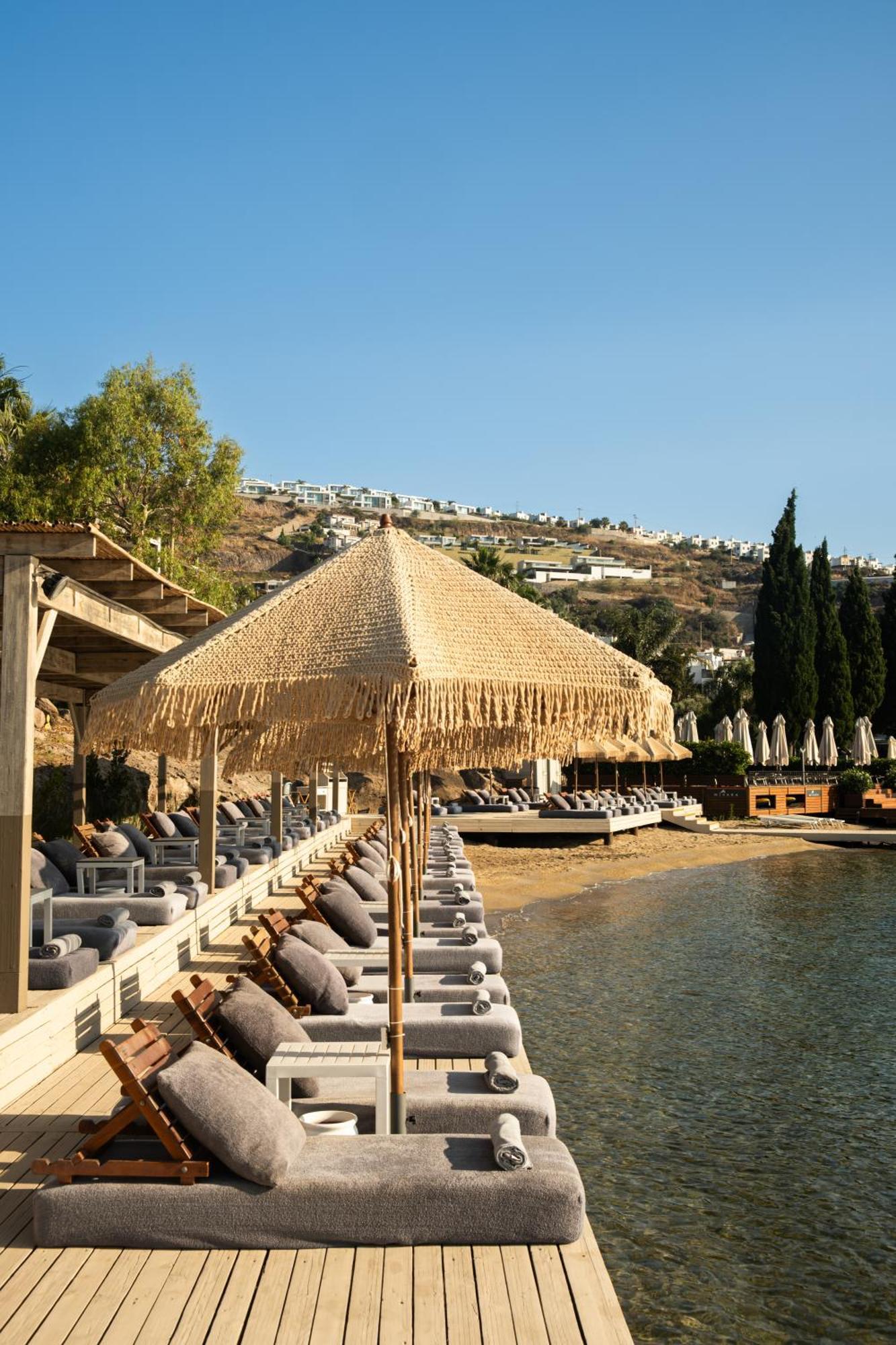 Cape Bodrum Luxury Hotel & Beach Gündoğan Exterior foto A beach umbrella
