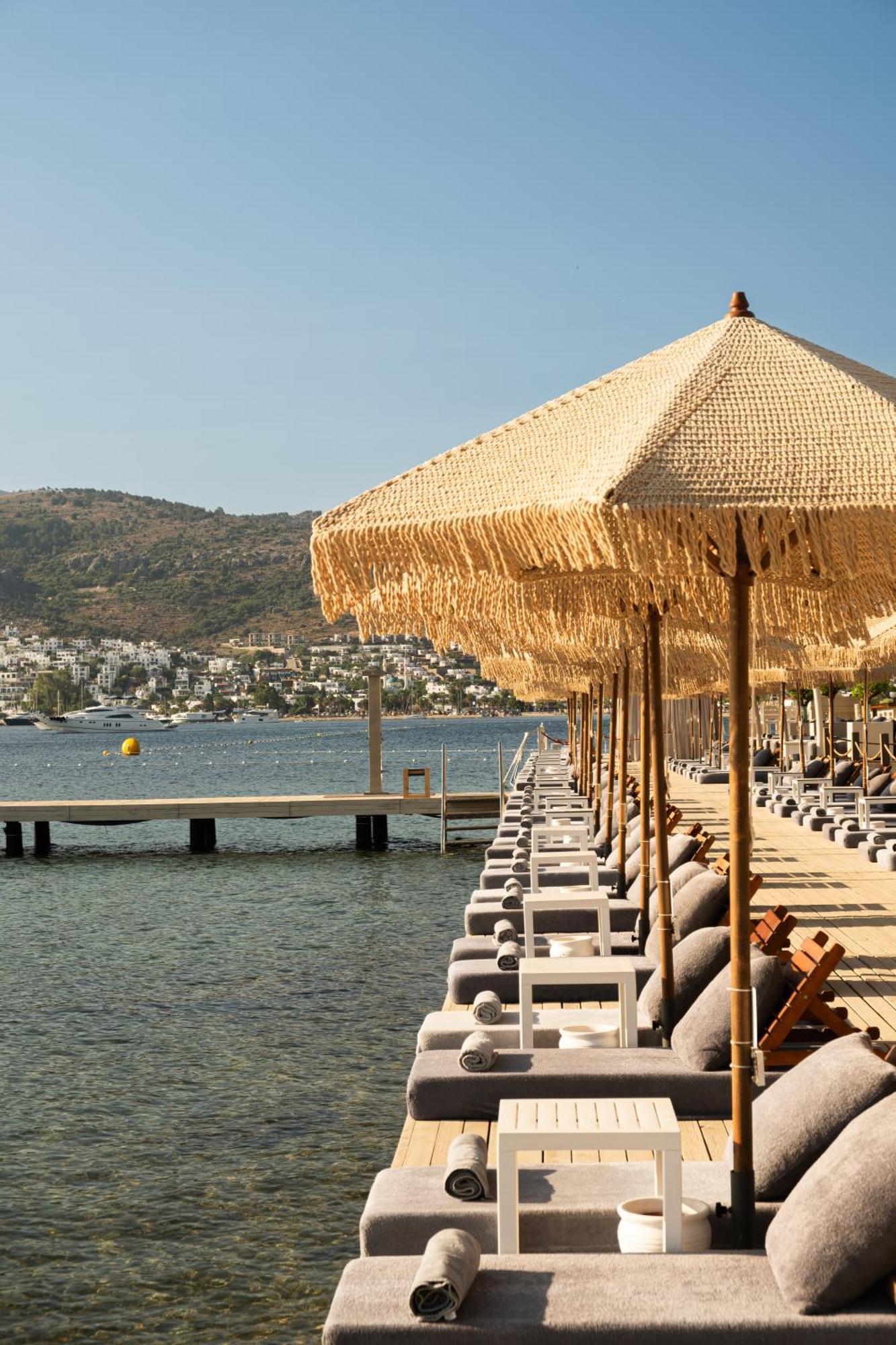 Cape Bodrum Luxury Hotel & Beach Gündoğan Exterior foto The beach of Mykonos