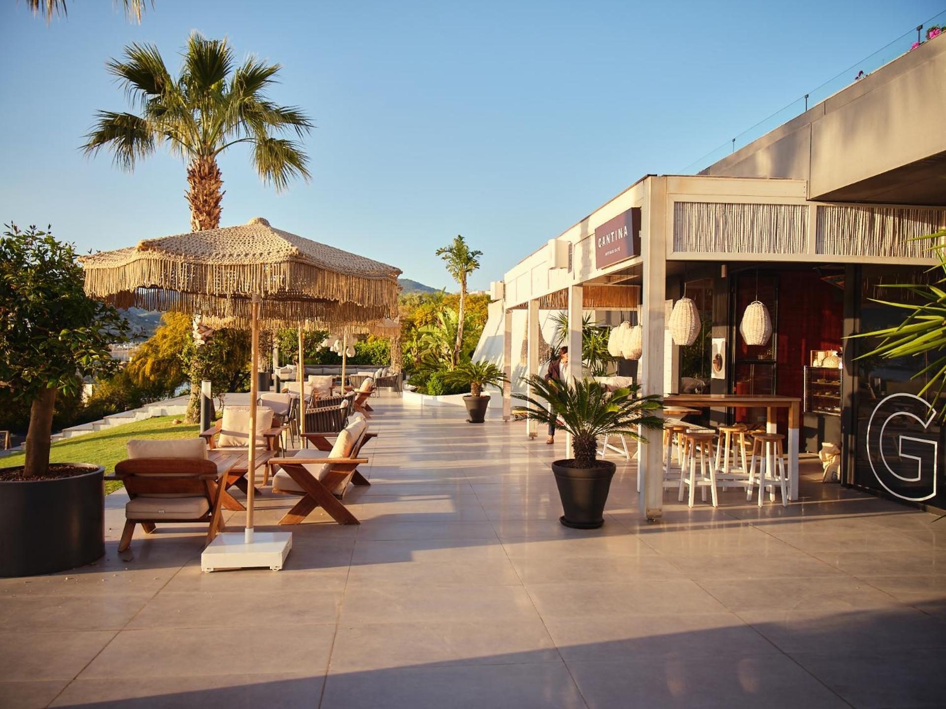 Cape Bodrum Luxury Hotel & Beach Gündoğan Exterior foto The Village Outlet